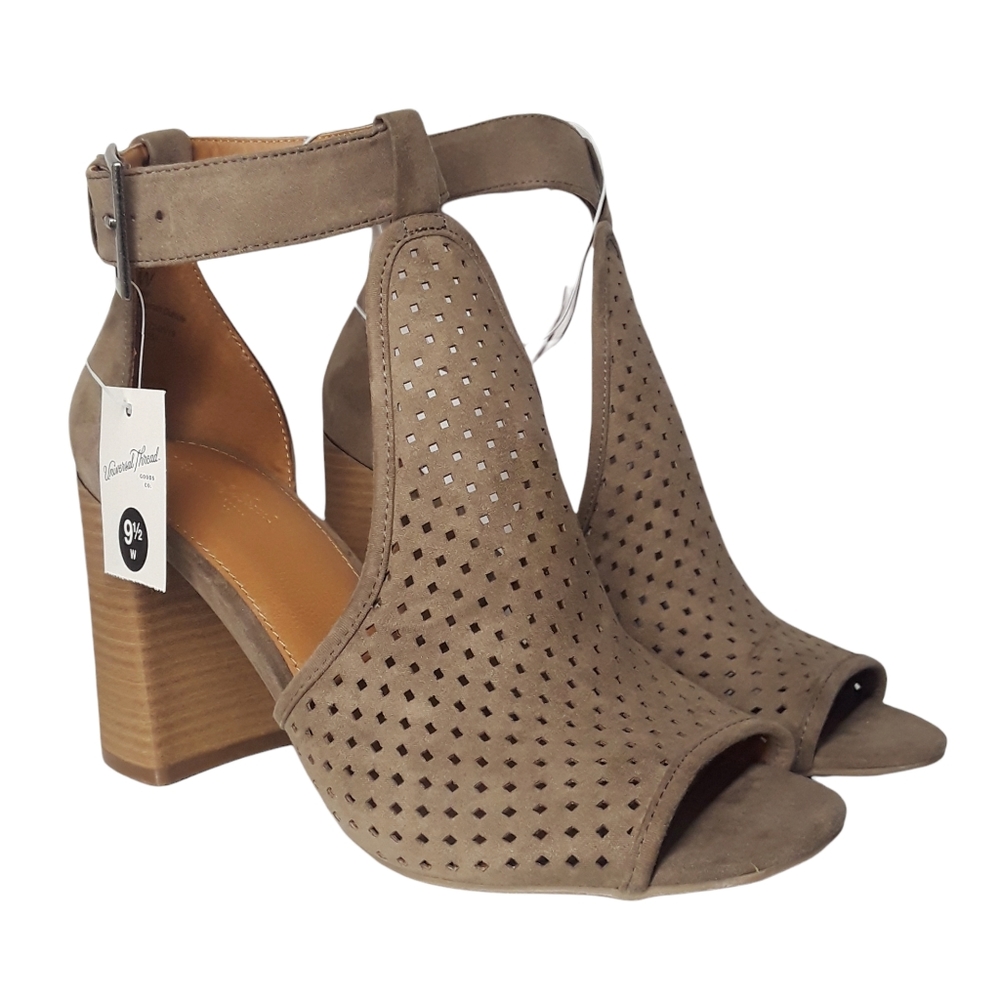 UNIVERSAL THREAD Hannah Perforated Taupe Neutral Ankle Strap Heels 9.5W NWT